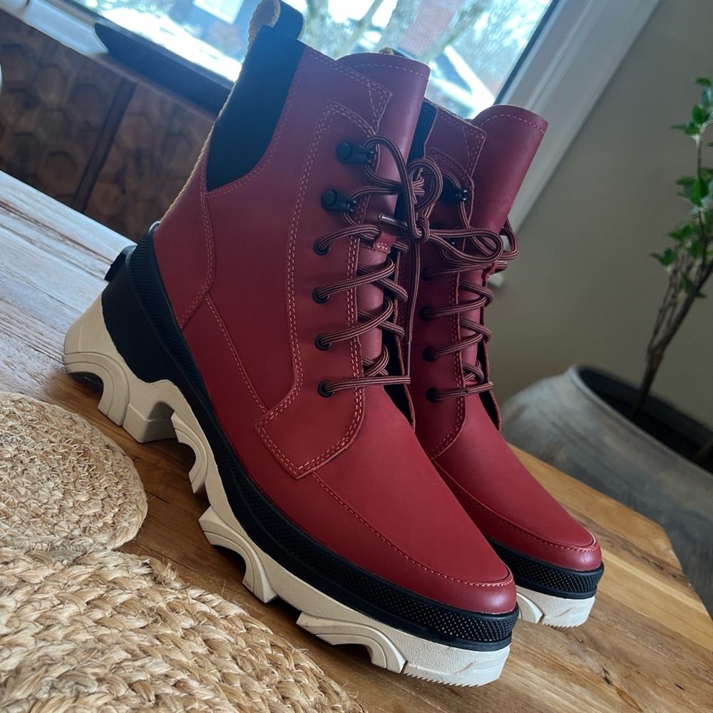 Sorel waterproof boots 🥾